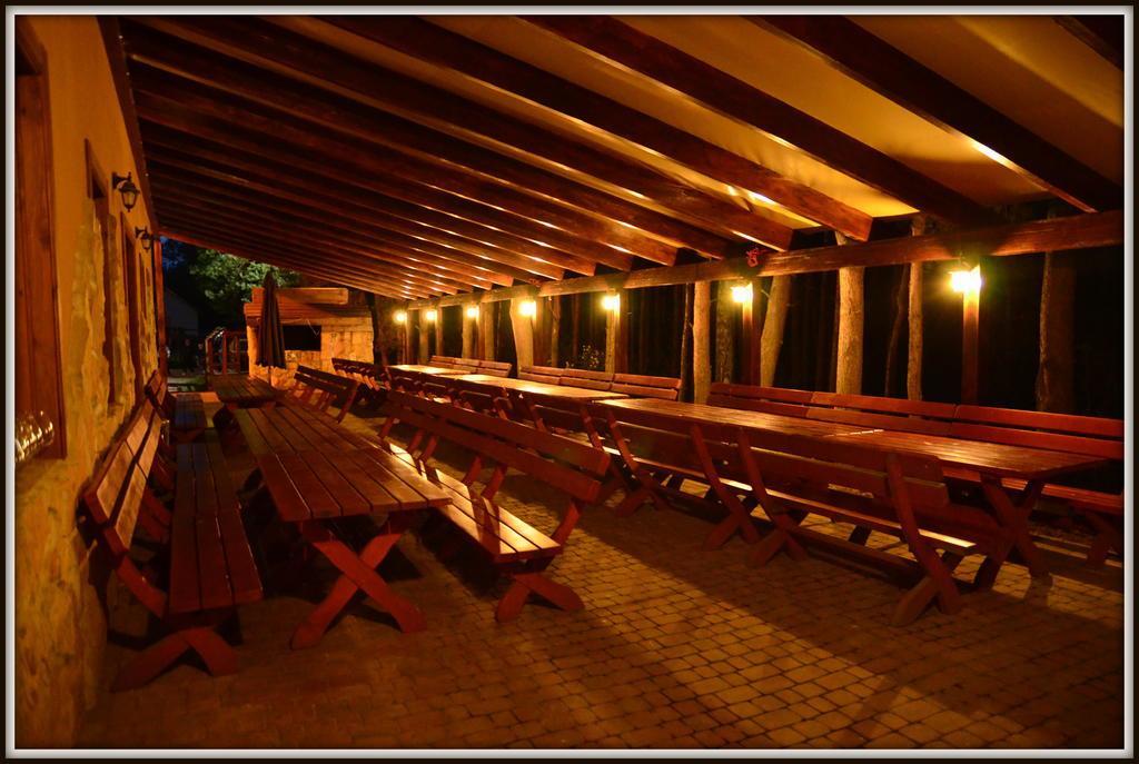 Lesny Zakatek Bed and Breakfast Smardzewice Buitenkant foto